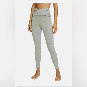 Nike Yoga High Rise Front Twist Leggings